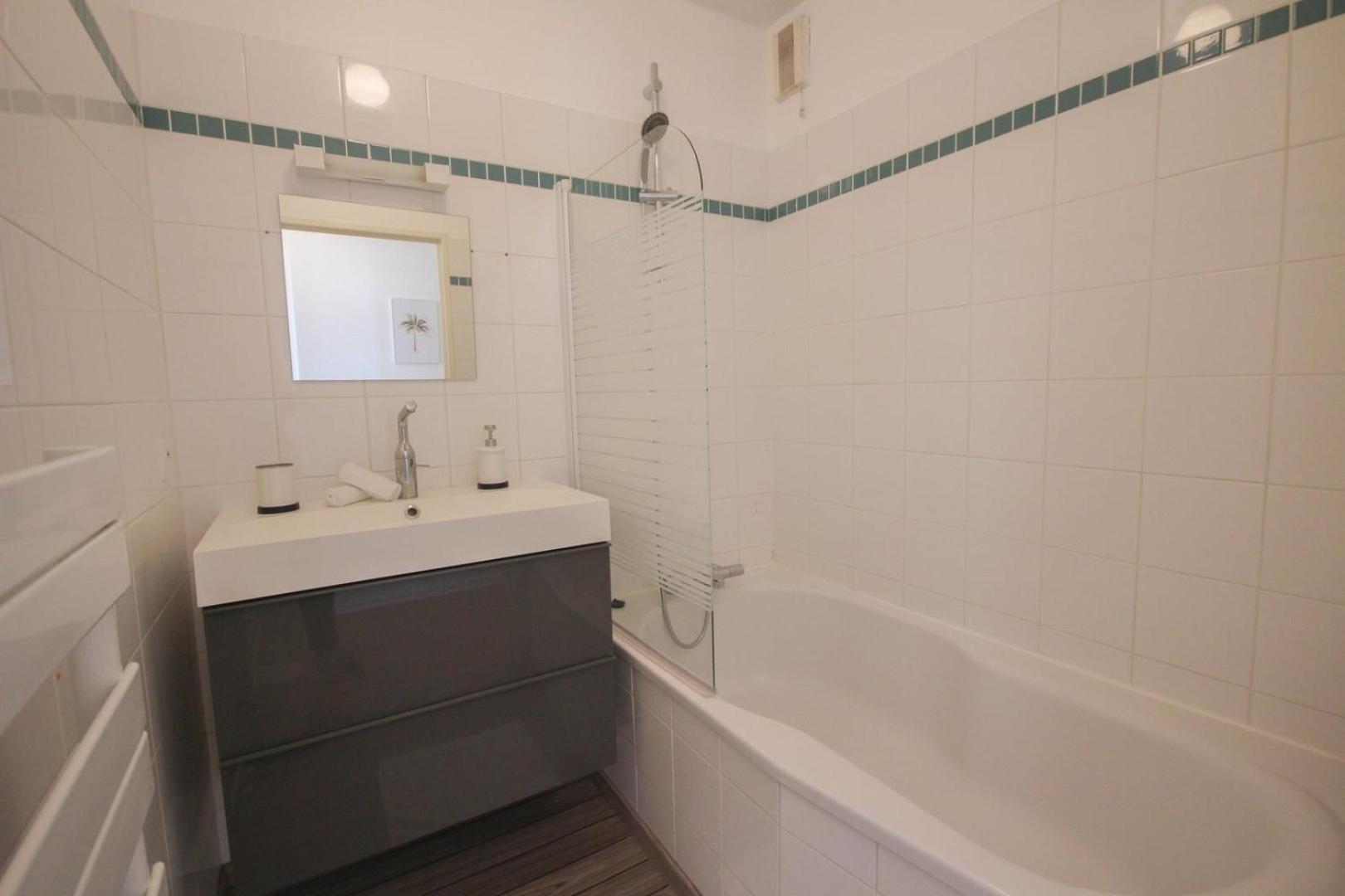 Apartment In Residence With Balcony And Parking Лил Екстериор снимка